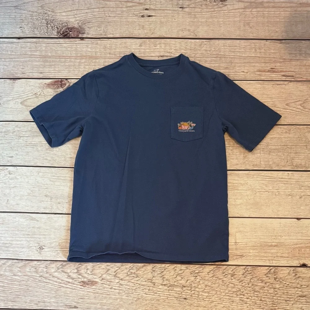 📌Vineyard Vines Fall T-shirt